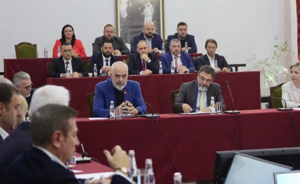 Rama mbledh Grupin Parlamentar t&euml; PS, pasdite niset drejt Brukselit