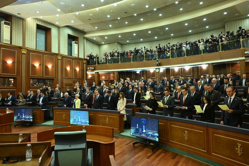 Me 90 vota pro dhe nj&euml; kund&euml;r, Kuvendi i Kosov&euml;s miraton