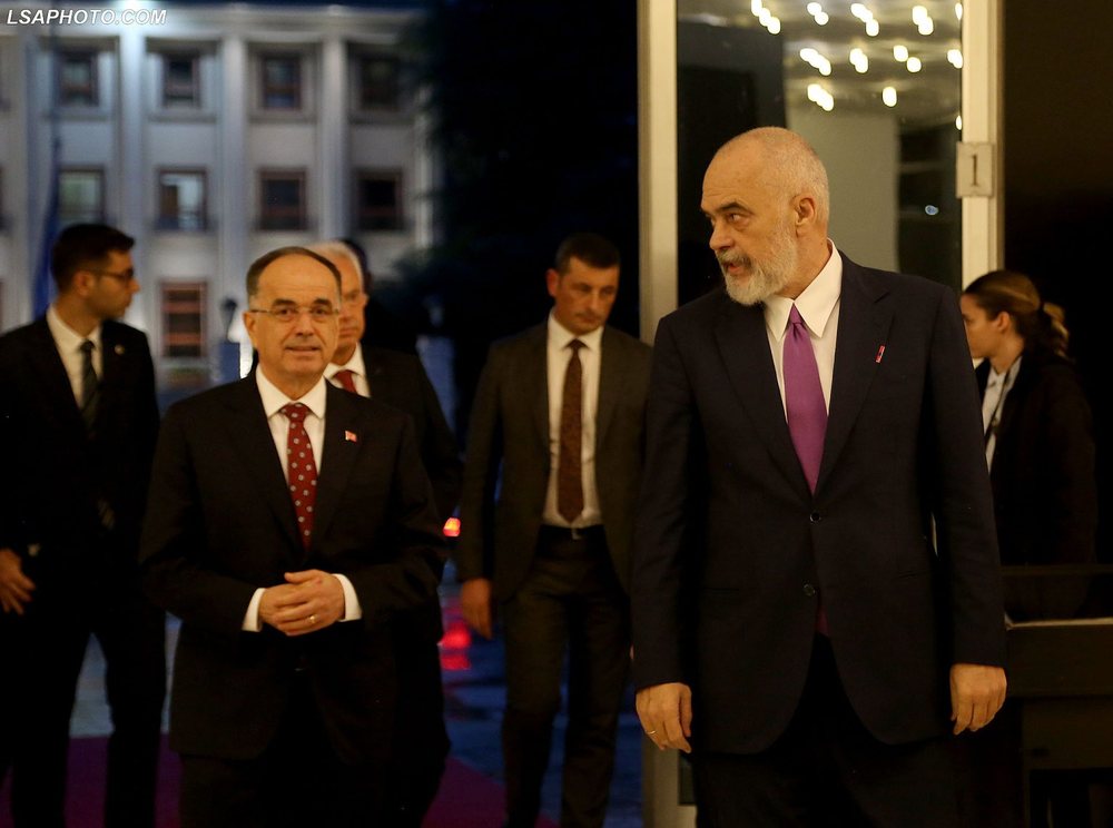 Presidenti &lsquo;fshihet&rsquo; pas procedur&euml;s p&euml;r shpalljen e