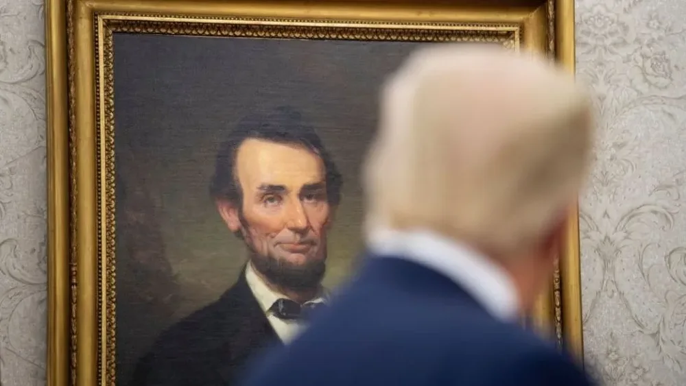 Trump krahason veten me Lincoln dhe Kennedy: &ldquo;Vet&euml;m president&euml;t