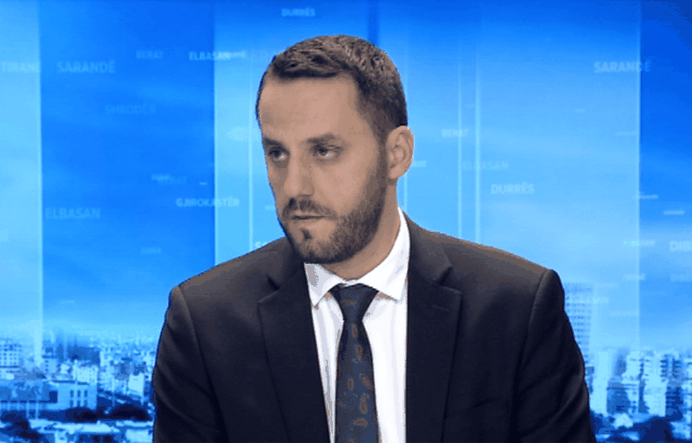 Lamallari k&euml;rkon &ccedil;el&euml;sat e burgjeve, socialist&euml;t ia