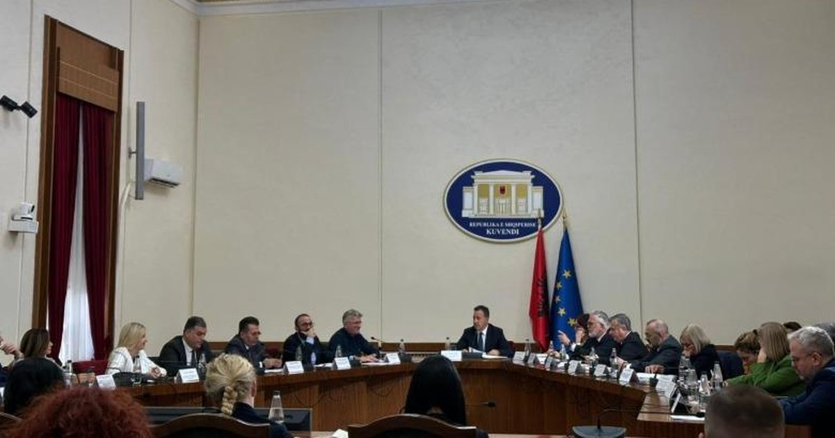 Debate në Konferencën e Kryetarëve për shtyrjen e Këshillit të Imuniteteve  opozita akuza mazhorancës se po mbron zv kryeministren
