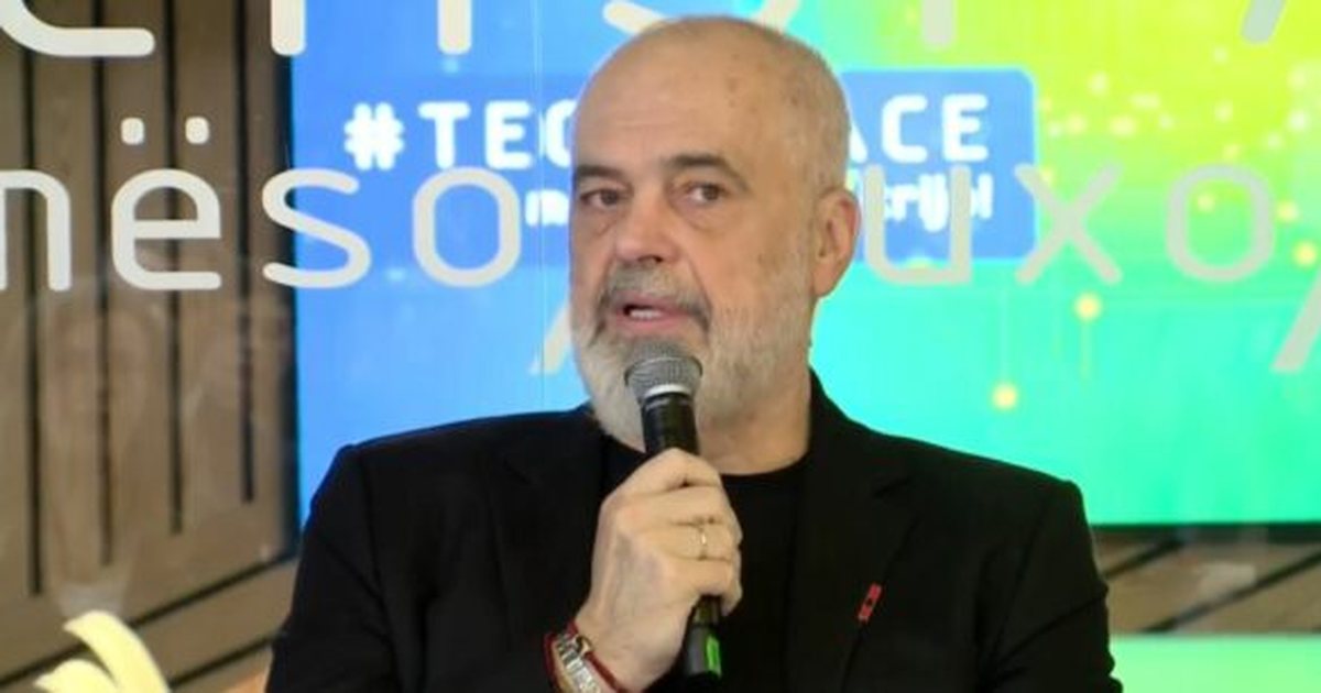 Rama vë kujën për Mirlinda Karcanaj  Vinte e para dhe ikte e fundit nga puna