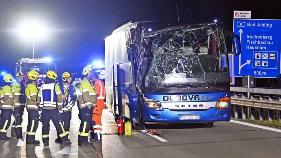 Autobusi me pasagjerë nga Kosova përplaset me kamionin në