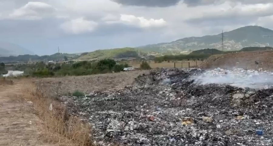 Pamje alarmante: Djegia e mbeturinave dëmton Vjosën, një nga