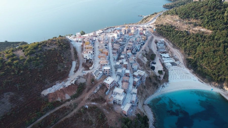 ‘Një tra në Llogara’: Si po e pushtojnë resortet e