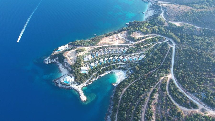 ‘Një tra në Llogara’: Si po e pushtojnë resortet e