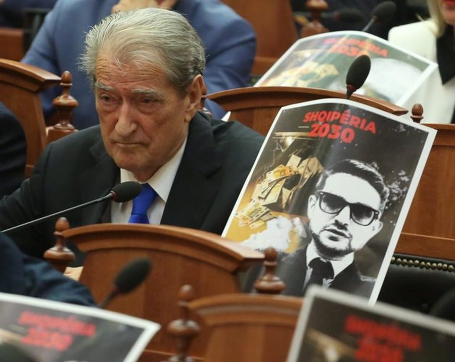 Vëzhgim përmes fotove, VNA thumbon në ditën e parë