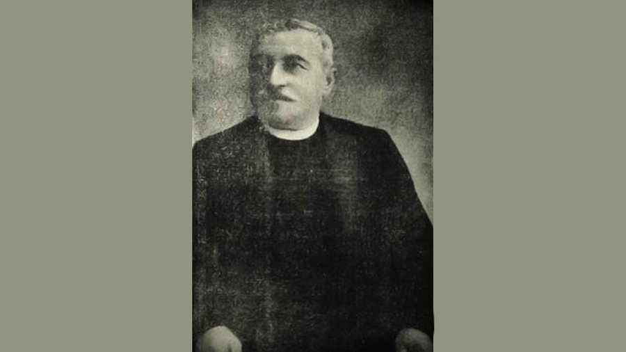 Nënë Dëshmori, Nënë Prifti – Historia tragjike e