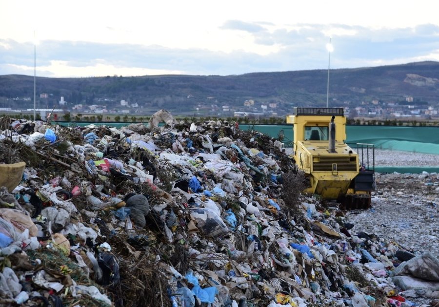 “Ndotësi paguan”: ligji i ri për mbetjet sjell kosto