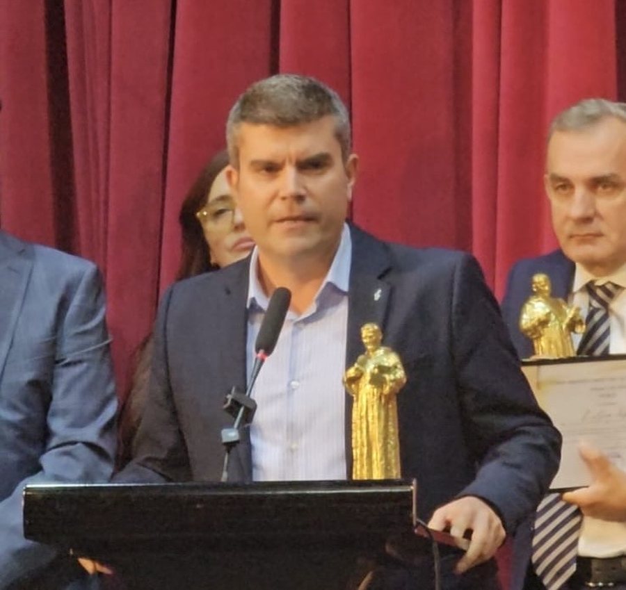 Ermal Hasimja shpërblehet me çmimin “At’ Gjergj
