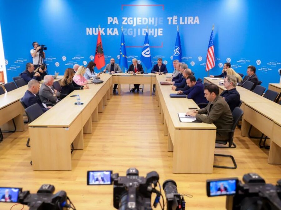 Tre muaj në Kuvend, aksioni i radhës i PD në kërkim të