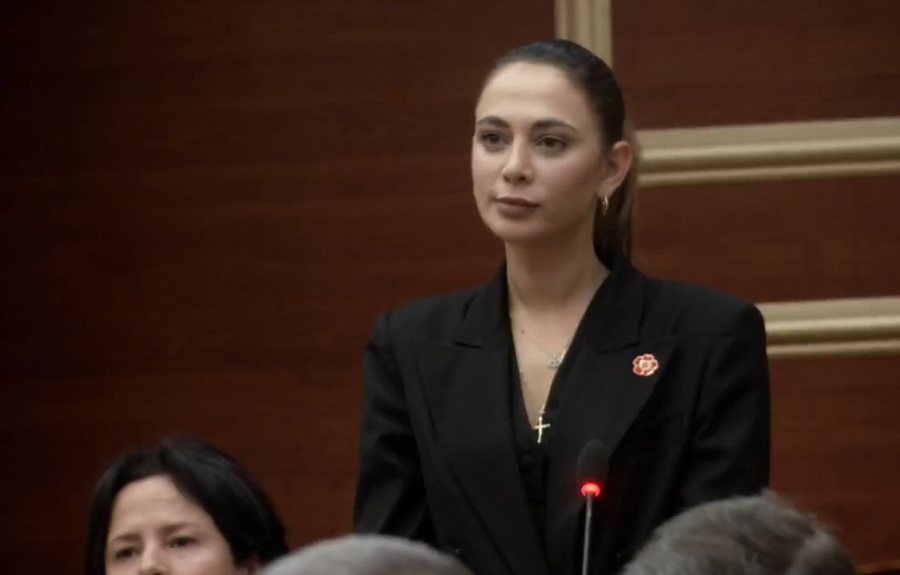 Briseida Çakërri betohet si deputete në Parlament