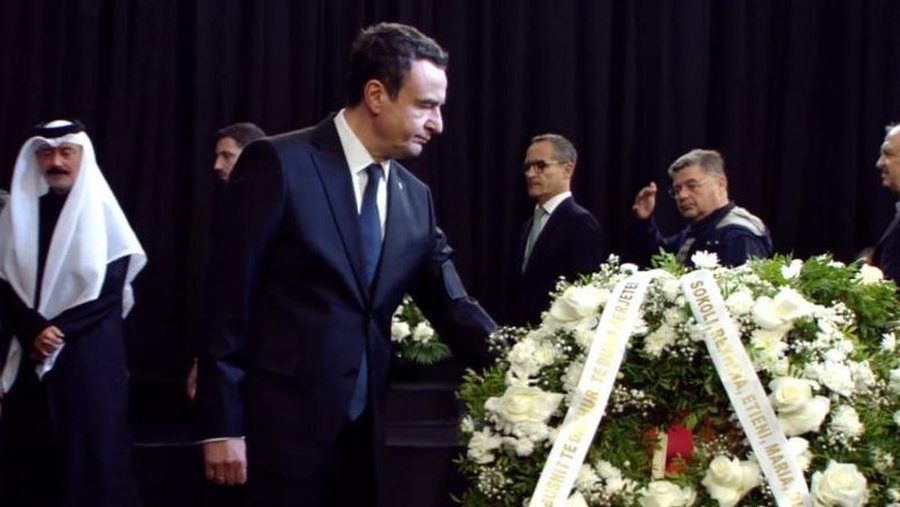 Tributes to Fatos Nano/ Wide participation from politicians, family members and