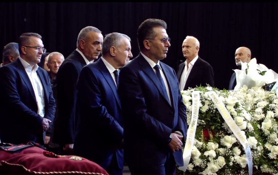 Tributes to Fatos Nano/ Wide participation from politicians, family members and