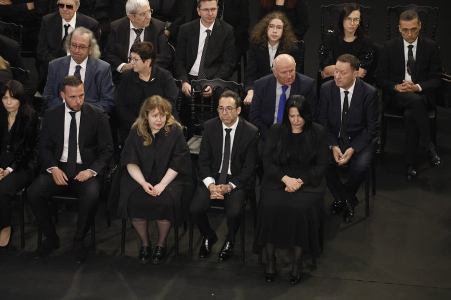 Tributes to Fatos Nano/ Wide participation from politicians, family members and