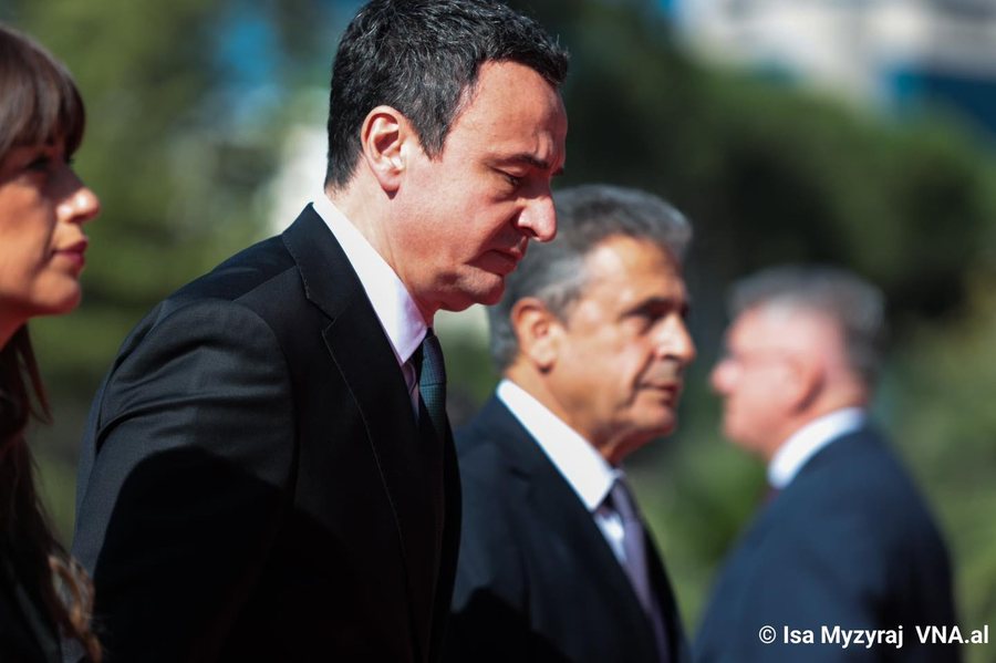 Tributes to Fatos Nano through 8 VNA photos