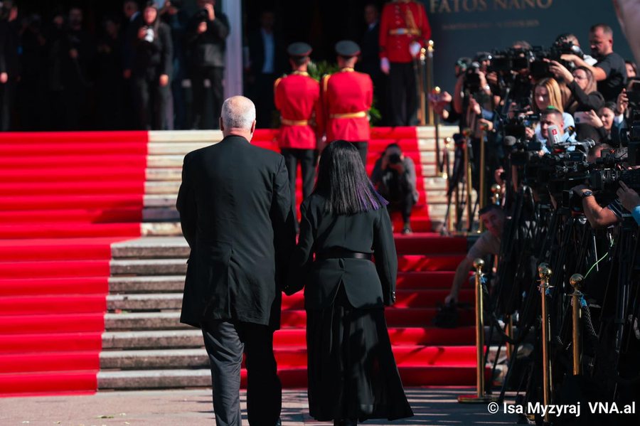 Tributes to Fatos Nano through 8 VNA photos