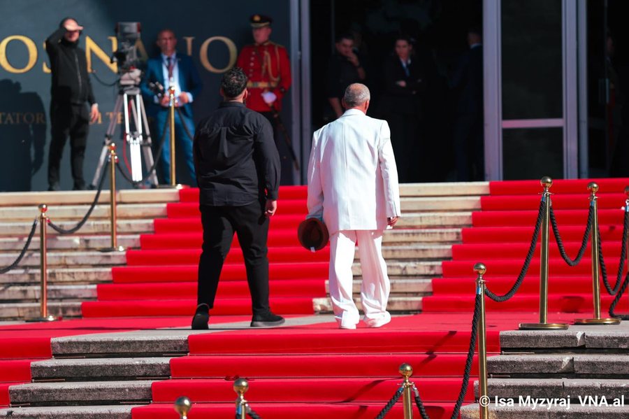 Tributes to Fatos Nano through 8 VNA photos