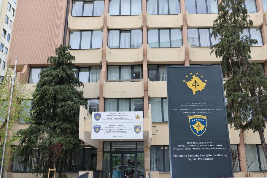 Plagoset më thikë një zyrtar i BE në Kosovë