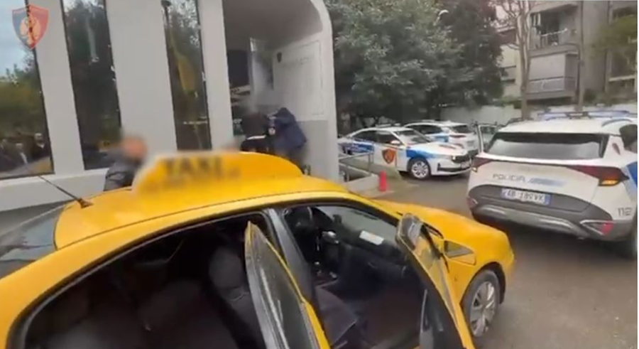 Përdorte taksinë e tij për të furnizuar grupet kriminale me