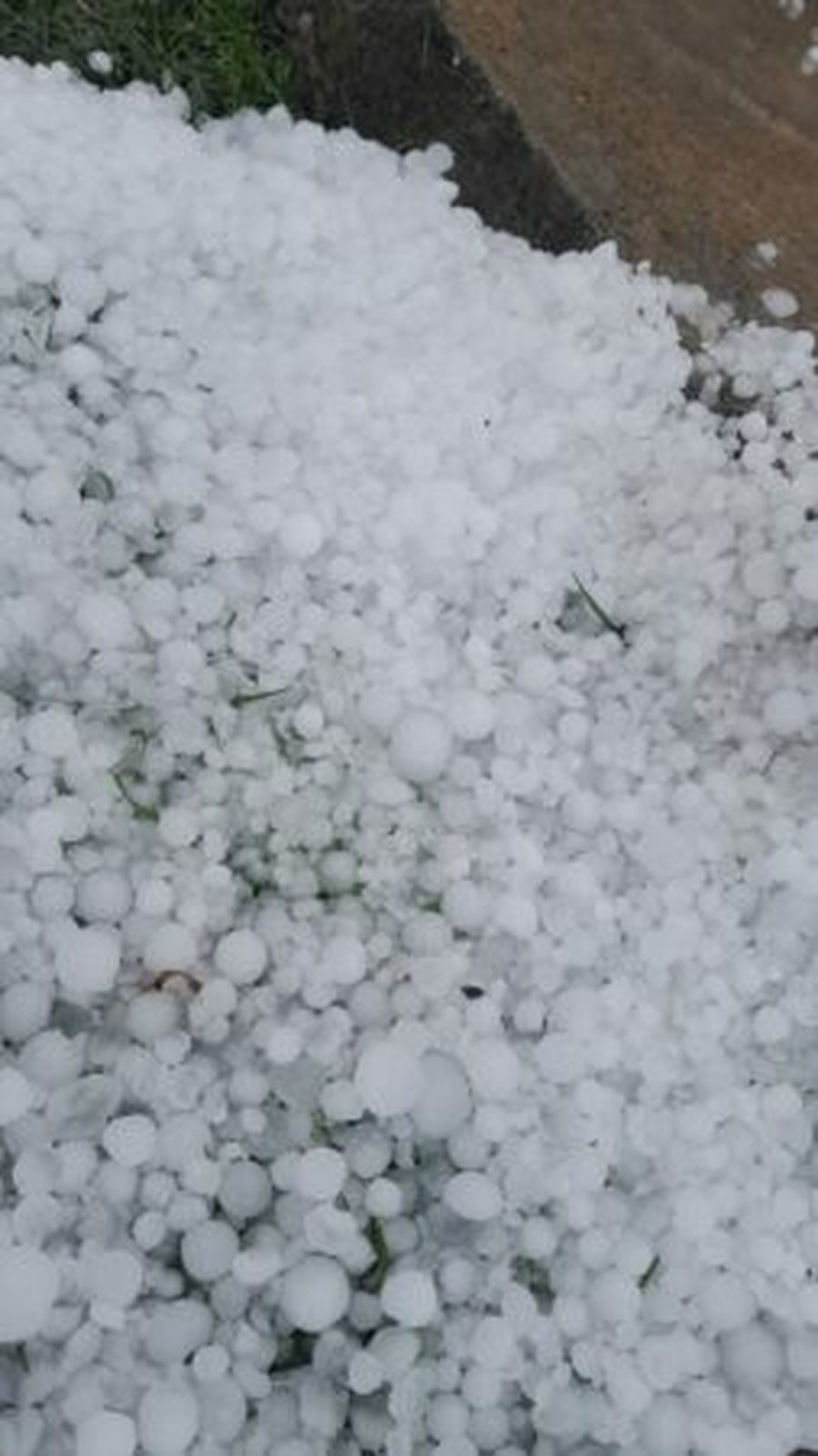 Stuhi dhe breshër përfshijnë qarkun e Elbasanit