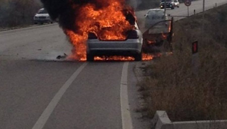 Pak minuta pas atentatit në Rinas, digjet një makinë në