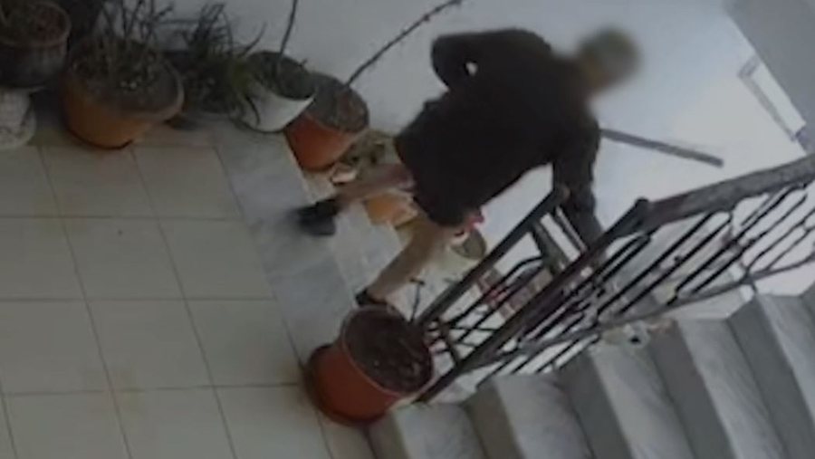 Tentoi të vriste bashkëshorten, arrestohet 76-vjeçari në