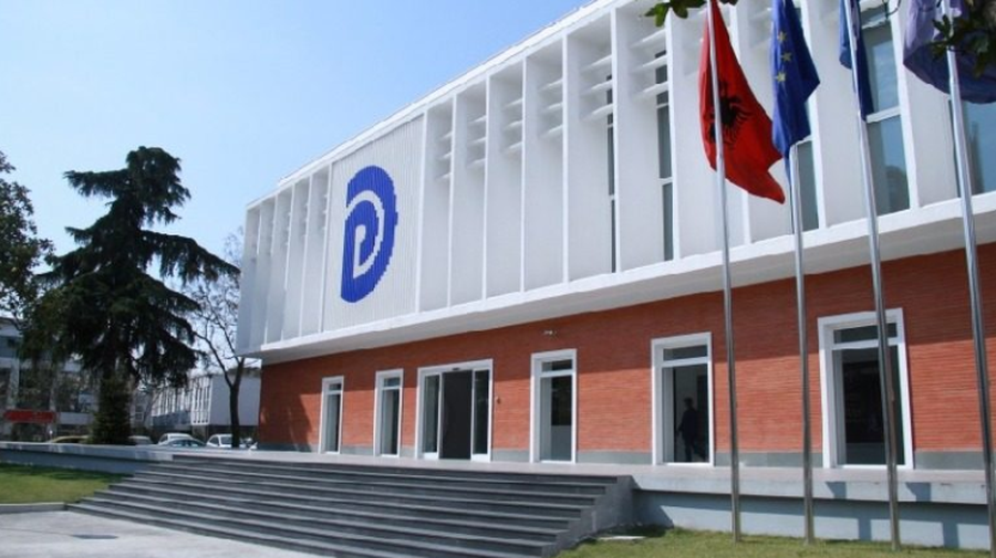 Mblidhet grupi parlamentar i PD, do vazhdojë protesta para