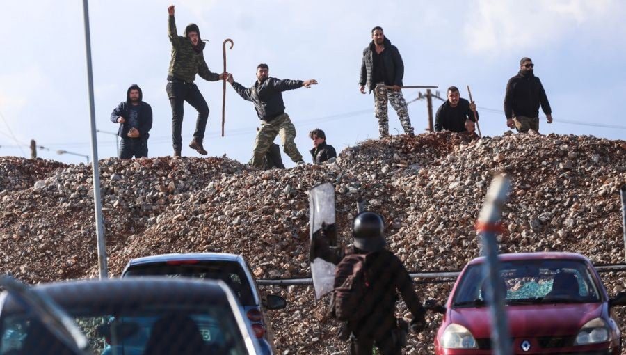 Foto/ Protesta e fermerëve në Greqi përshkallëzohet në