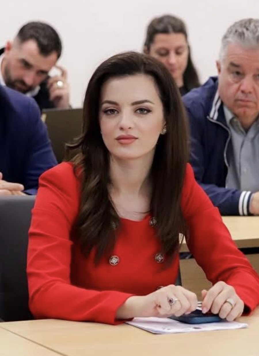 Politikë me filtra/ Kush janë politikanet që pozat i kanë si