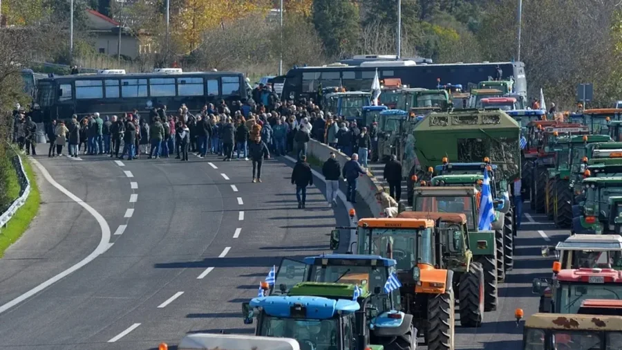 The Kakavija-Ioannina road is blocked again due to the protest of Greek farmers