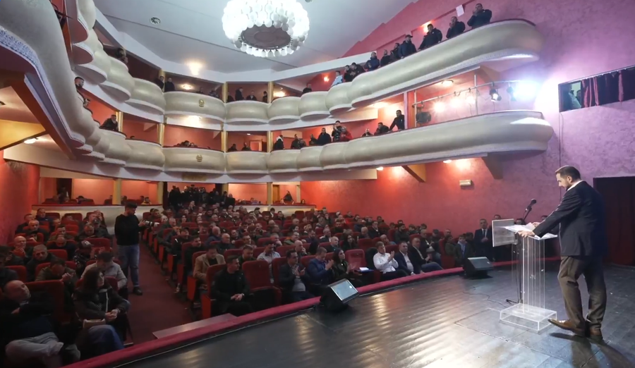 Salianji n&euml; Elbasan: Edi Rama nuk rr&euml;zohet me idiot&euml; t&euml;