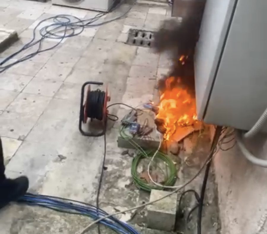 Kaos në Kuvend në seancën e fundit plenare, opozita zapton