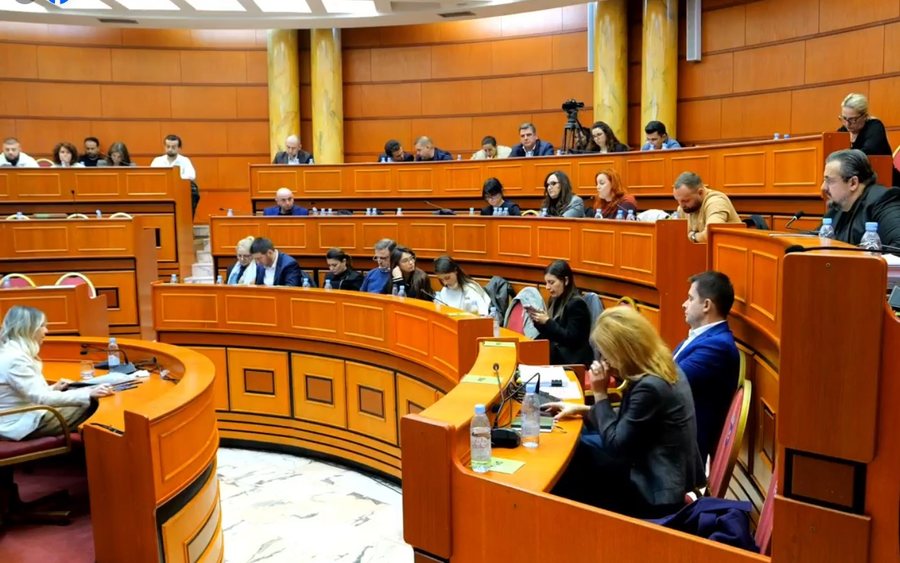 Këshilli Bashkiak i Tiranës miraton buxhetin 2026 pa praninë e