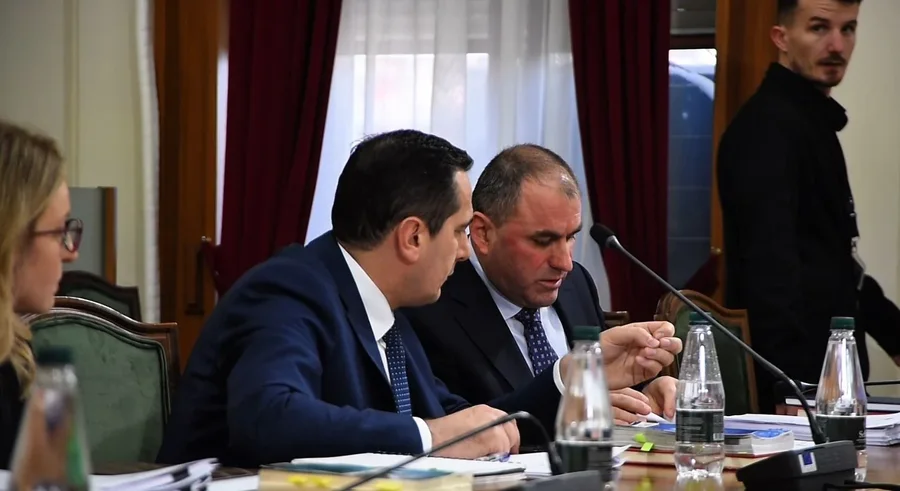 Pamjet nga mbledhja e K&euml;shillit t&euml; Mandateve/ Opozita k&euml;rkoi