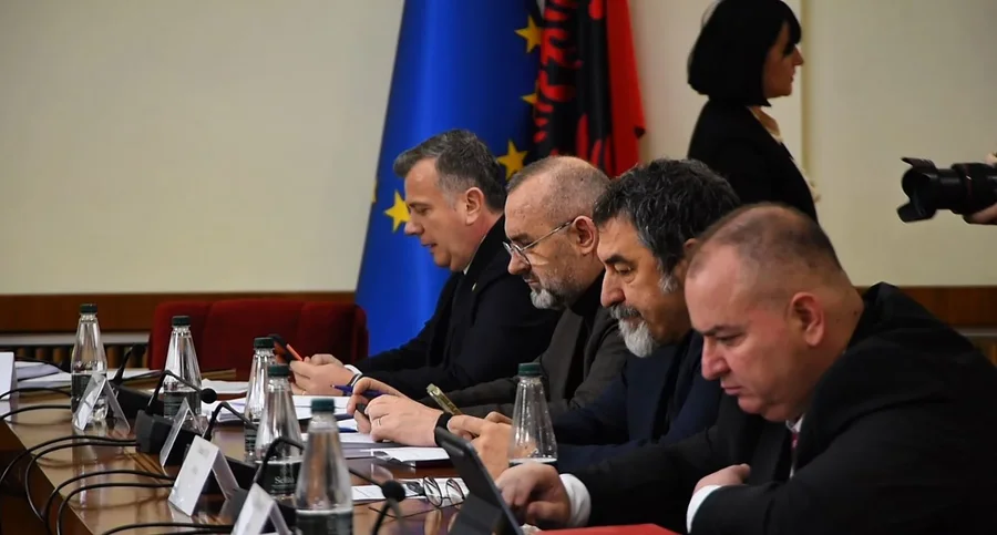 Pamjet nga mbledhja e K&euml;shillit t&euml; Mandateve/ Opozita k&euml;rkoi