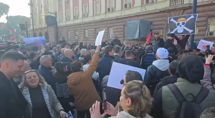 Nis protesta e “Shqipëria Bëhet” para kryeministrisë,