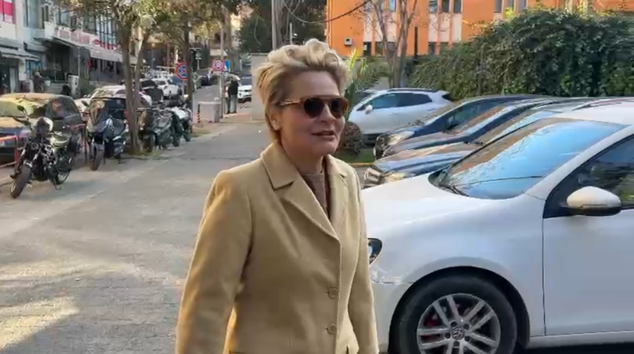 Monika Kryemadhi paraqitet n&euml; GJKKO, p&euml;rsh&euml;ndet gazetar&euml;t me