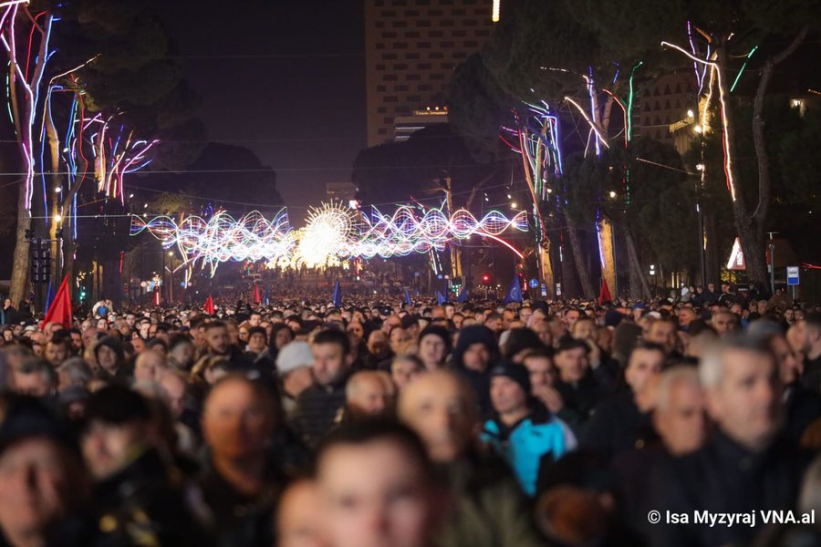 Protesta komb&euml;tare mbyllet pa dat&euml; p&euml;r vijim: PD rikthen skenarin