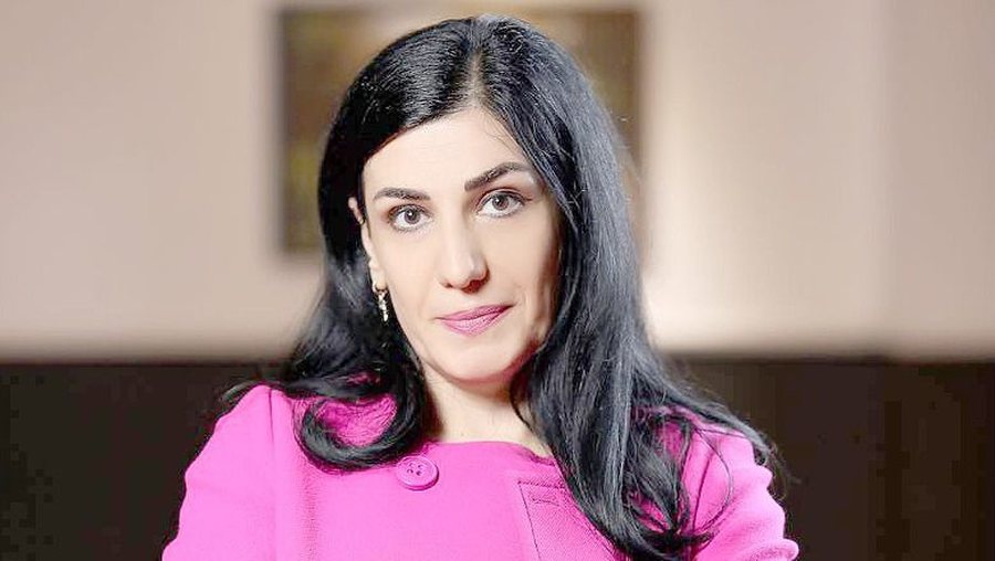 Gruaja n&euml; hije e nj&euml; shteti digjital t&euml; kapur: si Mirlinda