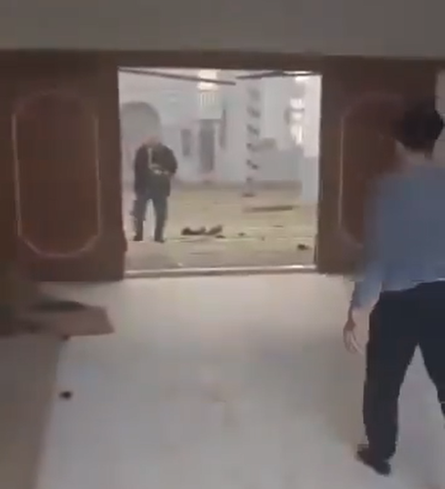 Sulm me bomb n&euml; nj&euml; xhami n&euml; Siri, raportohet p&euml;r 12 t&euml;