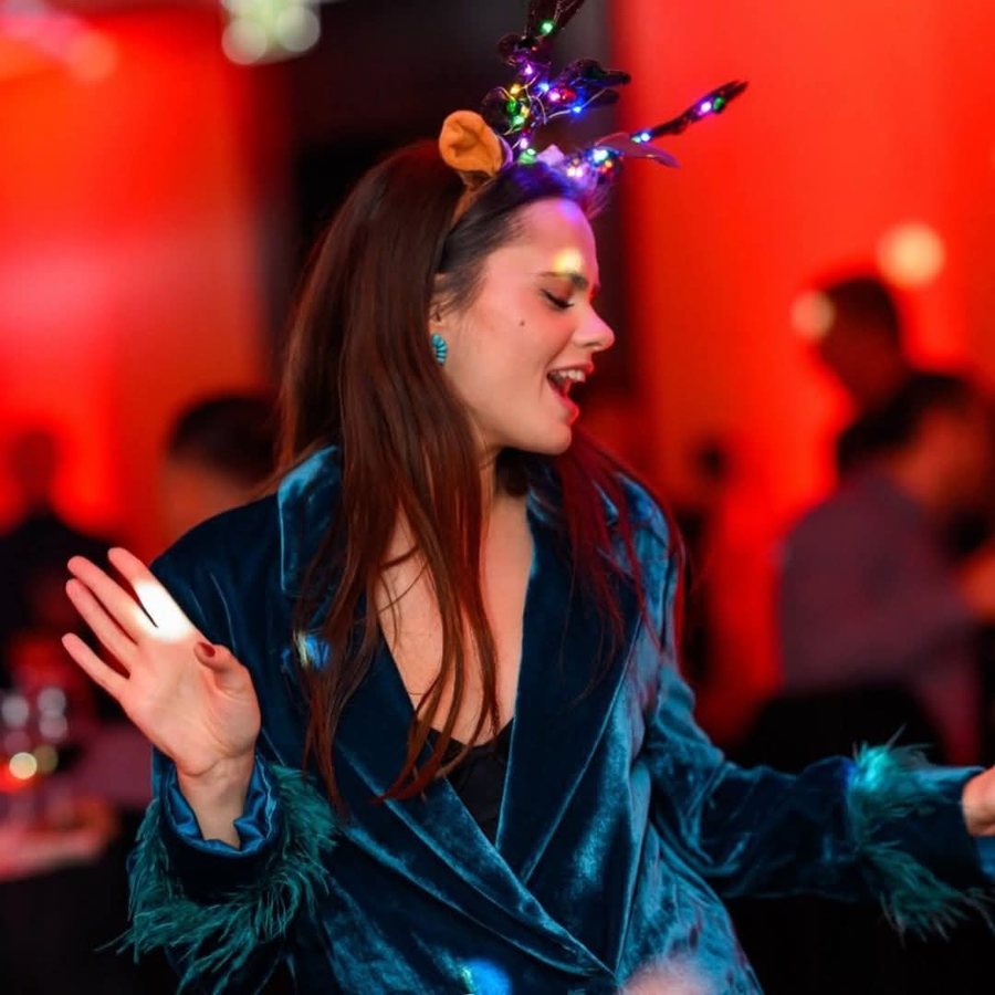 Qeveria digjet&hellip; Gonxhja krihet me balerina p&euml;r festat e fundvitit