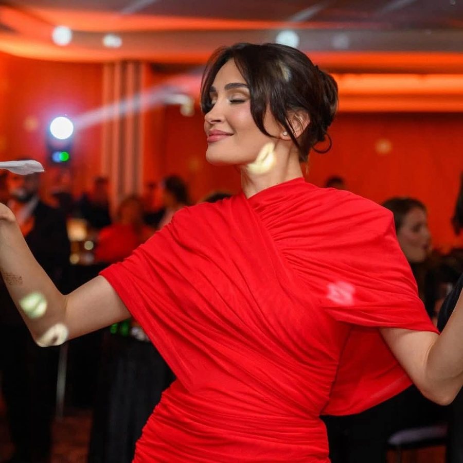 Qeveria digjet&hellip; Gonxhja krihet me balerina p&euml;r festat e fundvitit