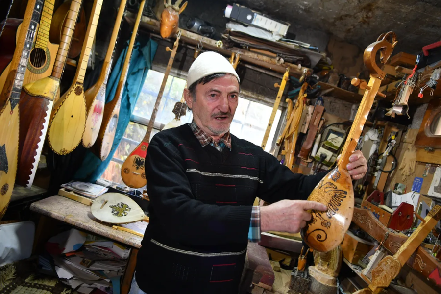 Artizani Gjelosh Alia, gjysm&euml; shekulli me lahut&euml;n shqiptare