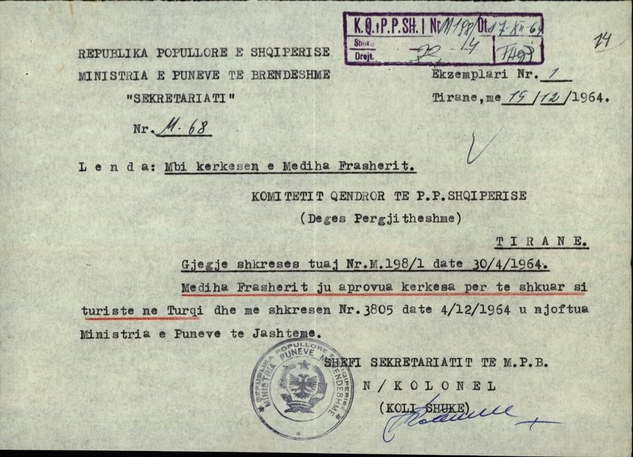 Si Enver Hoxha nuk lejoi Mediha Frash&euml;rin t&euml; takonte vajz&euml;n e saj