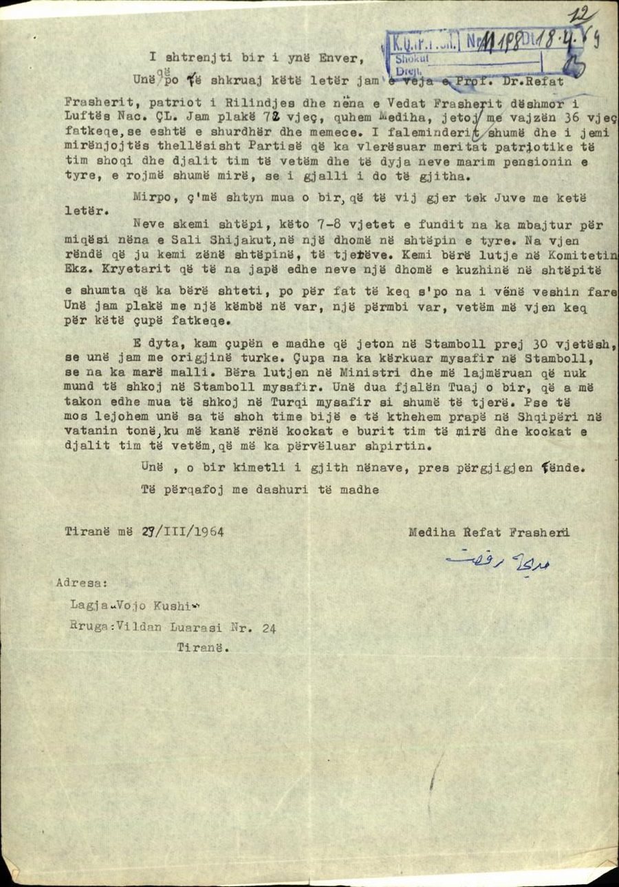 Si Enver Hoxha nuk lejoi Mediha Frash&euml;rin t&euml; takonte vajz&euml;n e saj