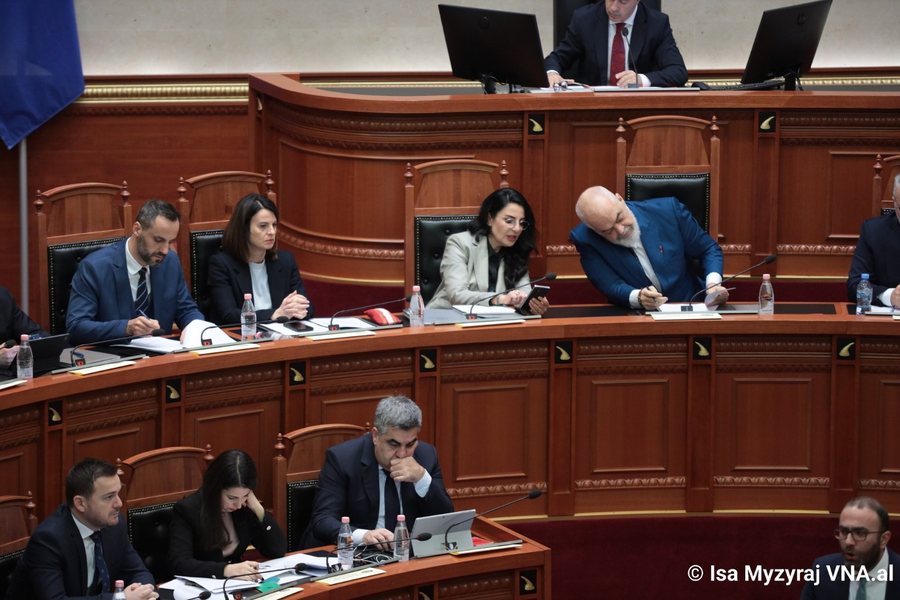 VNA &ndash; kronik&euml; pa hat&euml;r e nj&euml; viti shqiptar, midis