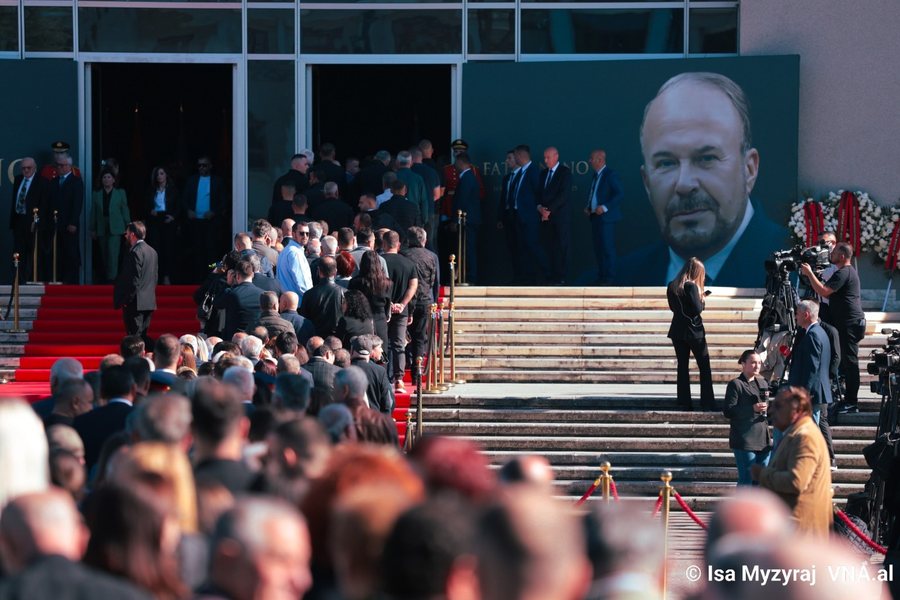 VNA &ndash; kronik&euml; pa hat&euml;r e nj&euml; viti shqiptar, midis