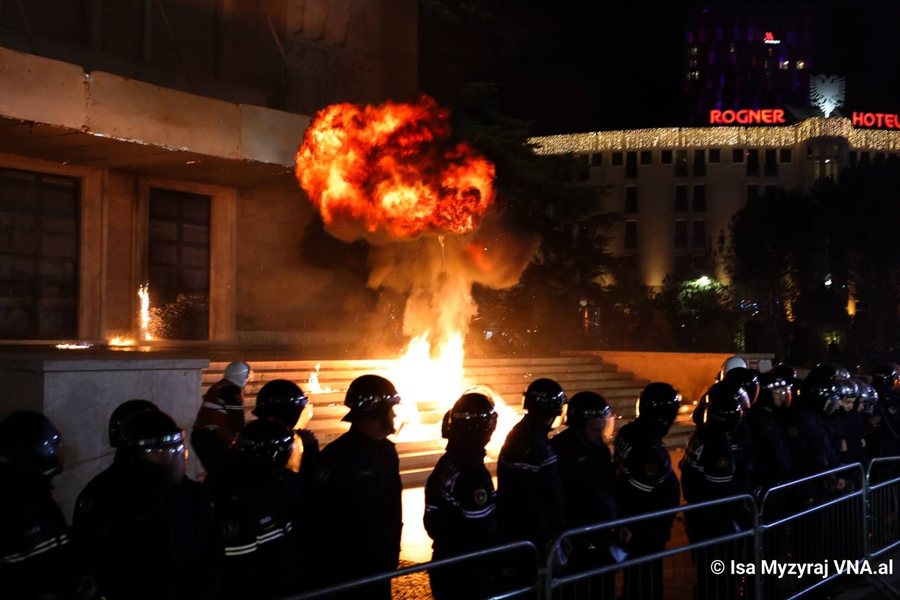 VNA &ndash; kronik&euml; pa hat&euml;r e nj&euml; viti shqiptar, midis